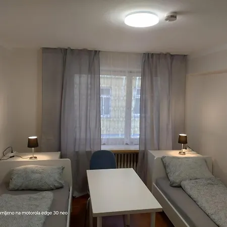 Apartment Zentrale Lage, Schoene 2 Zimmer, Voll Ausgestattet! Munich