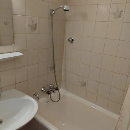 Zentrale Lage, Schoene 2 Zimmer, Voll Ausgestattet! Munich