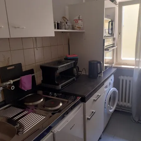 K3 Rg, Zentrale Lage, Schoene 2 Zimmer, Voll Ausgestattet! *